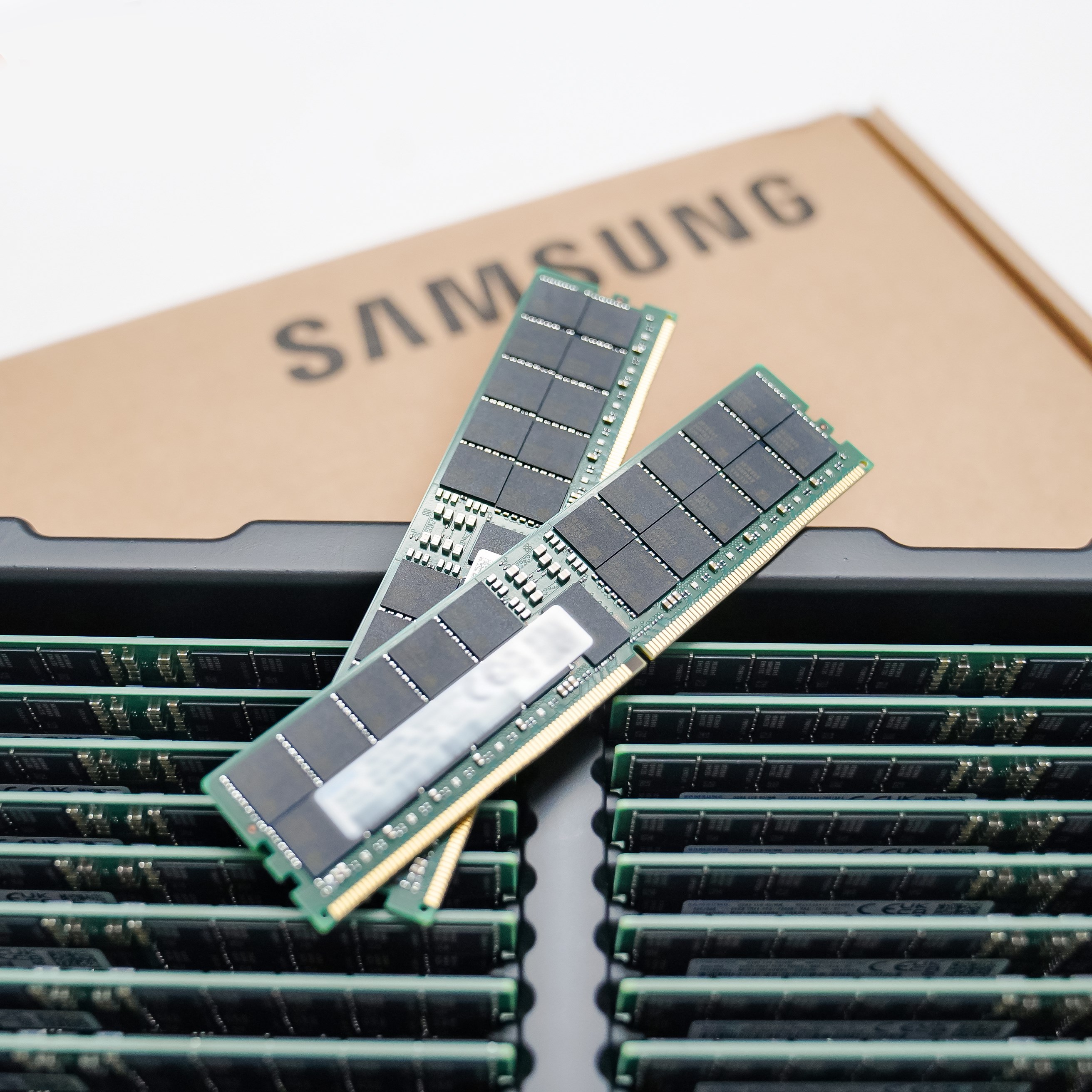 AI bùng nổ đảo lộn thị trường bộ nhớ toàn cầu, RAM hết thời giá rẻ